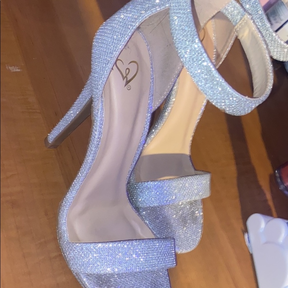 High heels - Picture 3 of 3